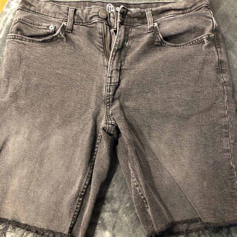 ORIGINAL USE SLIM CHARCOAL DISTRESSED CUT OFF DENIIM SHORTS